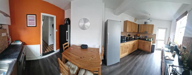 Spacious Room - 63 Peet Street, Derby Main Photo