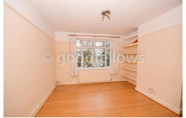 Double room Available to rent Main Photo