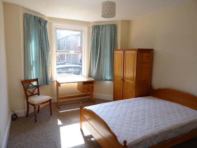 Large double room in Winton for university student Main Photo