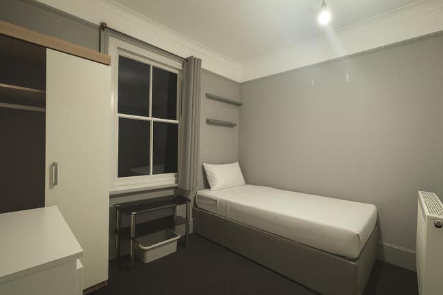 Luxury Rooms with Smart TVs – 2 mins to Gravesend  Main Photo