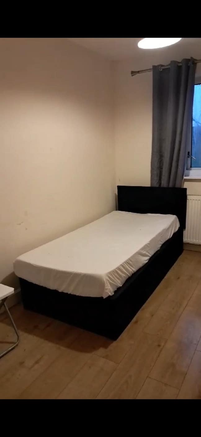 Double room..with a separate office/store 490/pm  Main Photo
