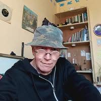 Wanted: 1 bed flat or room in shared house  Main Photo