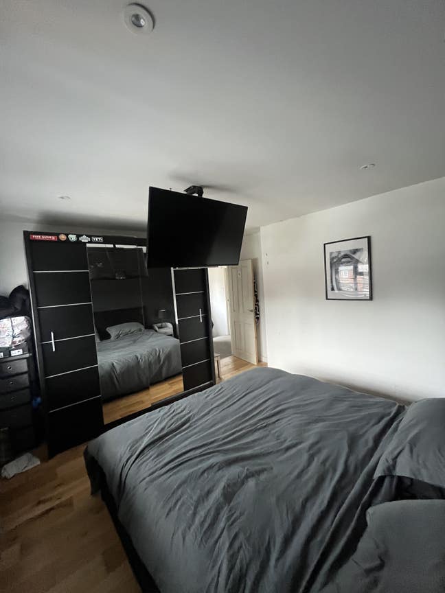  Relaxed,  friendly  working  shared  house  🏠  GU1 Main Photo