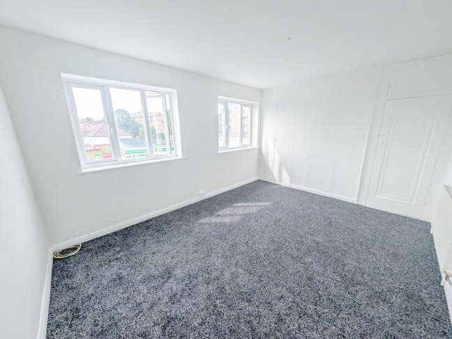 Spacious 2-Bedroom Property in Hendon Main Photo