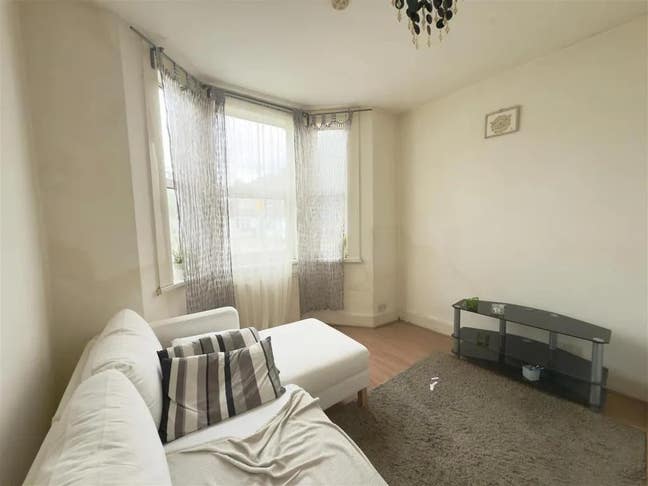 Lovely 1 bed in heart of Edmonton N18!!! Main Photo