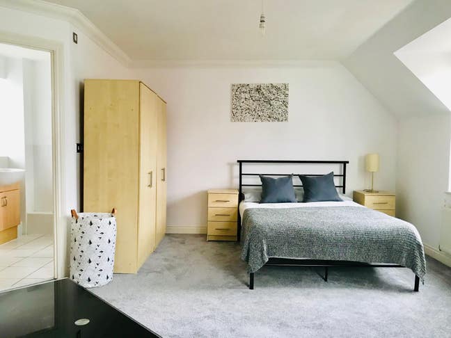 Ensuite room/Friendly Hse/Walk to Town Ctr. Main Photo