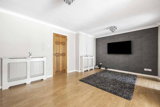 Spacious Three Bed Unfurnished House in Reading Main Photo