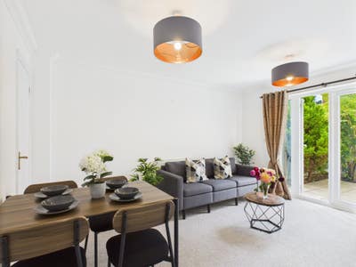 2 Rooms Available in Modern Townhouse-One Ensuite Main Photo