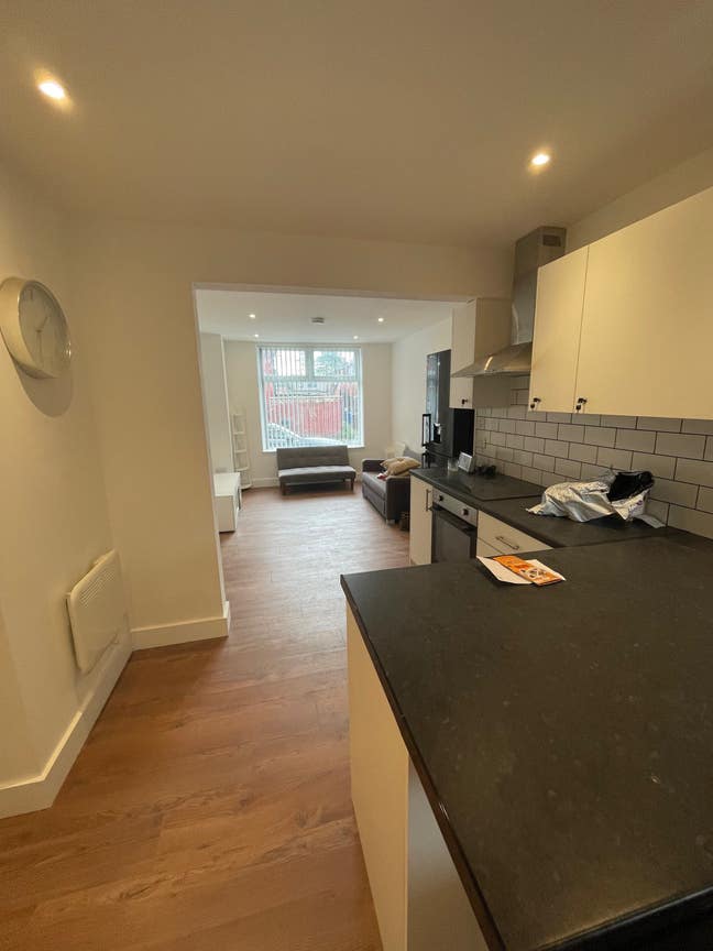 Room Available M5 EN-Suite All Bills Included Main Photo