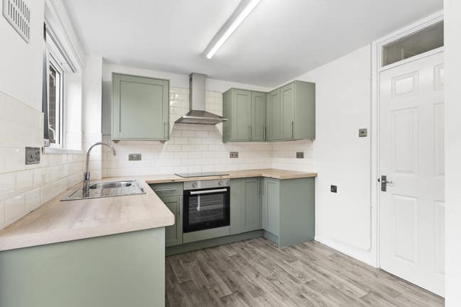 Amazing 3 Bed End Terraced House - Willonholt PE3 Main Photo