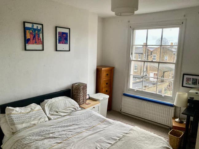 Furnished double room in De Beauvoir Main Photo