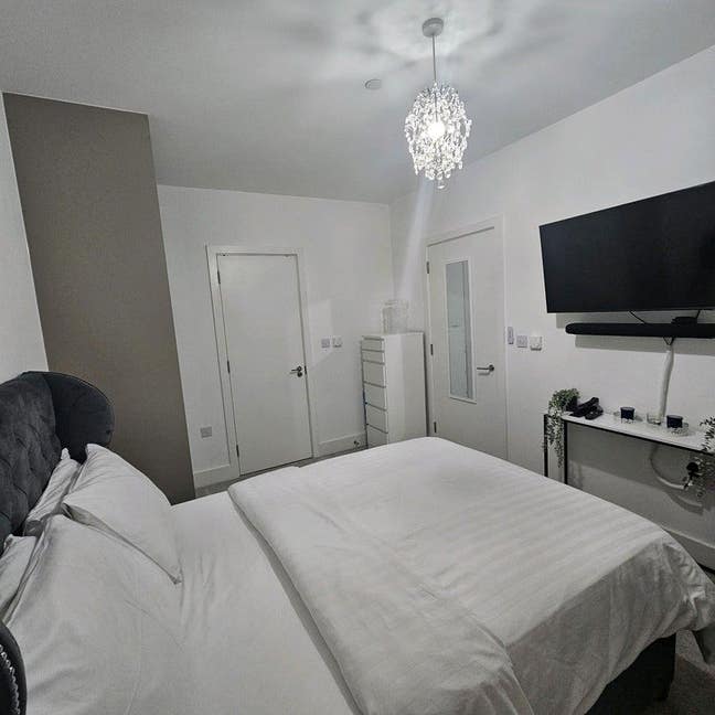 Cosy ensuite double bedroom in a new build Main Photo