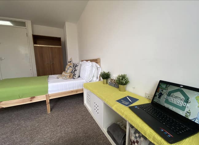 Great 5 Rooms on Market  Main Photo