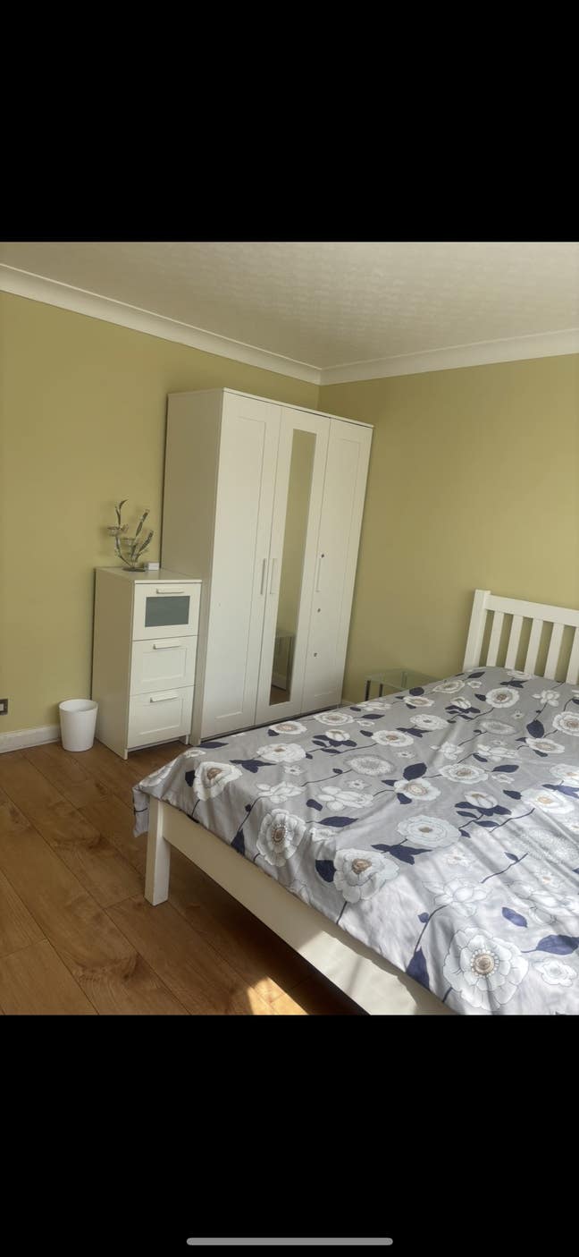 Furnished double room for rent All bills included  Main Photo