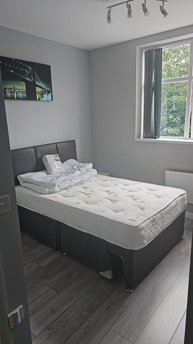 All Bills Included - Furnished En Suite Rooms Main Photo