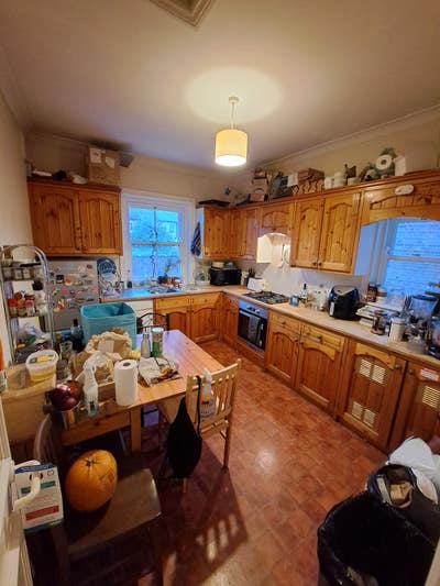 Looking for 3rd Housemate in a big house Main Photo