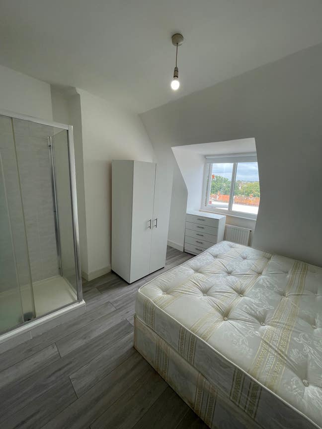 Double room available to let  Main Photo
