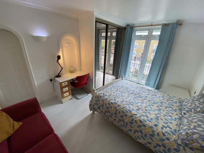 Just Outside Bethnal Green Tube! Amazing Rooms! Main Photo