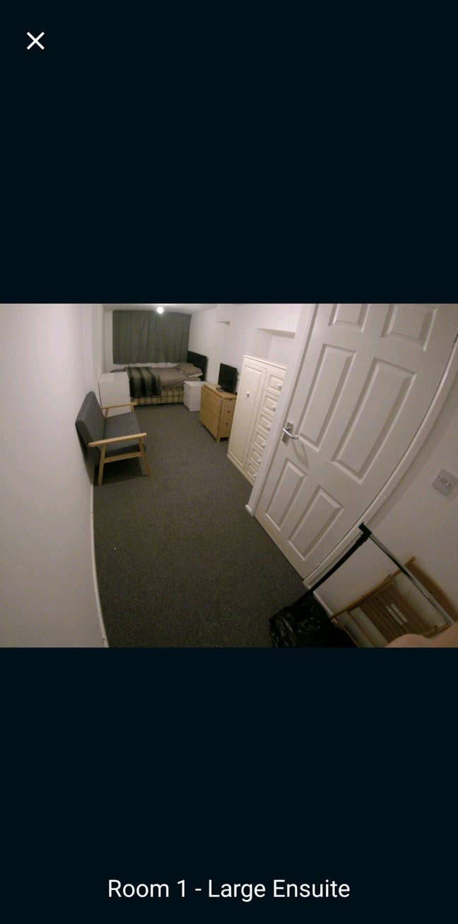 Large Ensuite - available 7th September  Main Photo