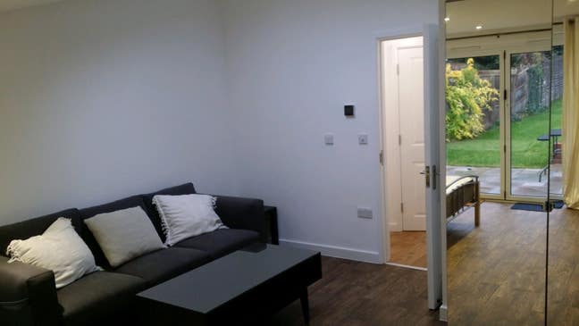 New Large Room, own Bathroom and shared Kitchen Main Photo