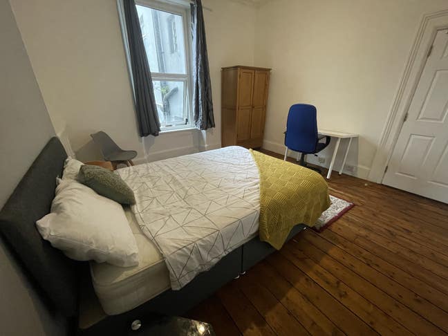 1 room available in a Classic shared property just Main Photo
