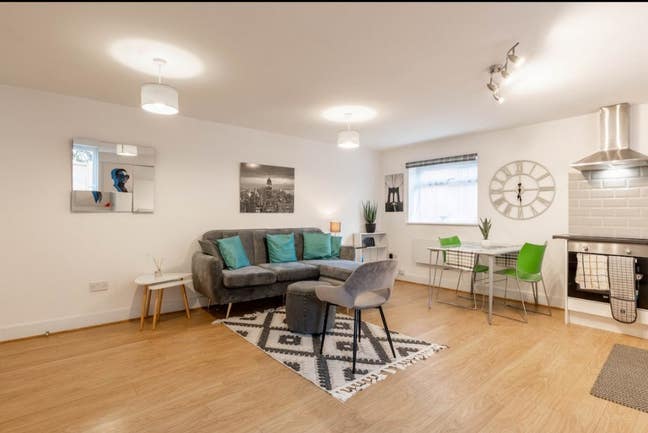 Serene one bedroom apartment in Chadwell Heath Main Photo