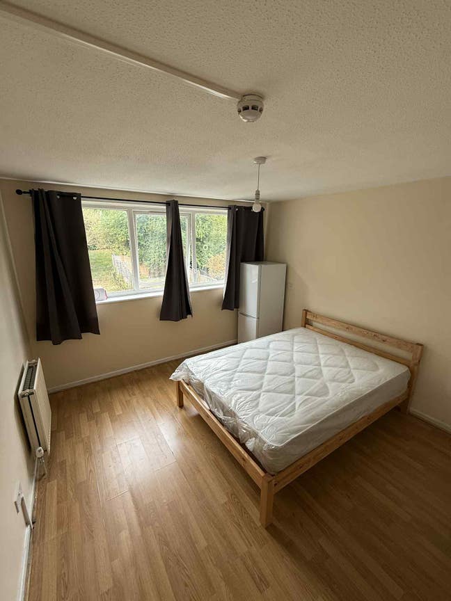 Single studio, double ensuite and double room Main Photo