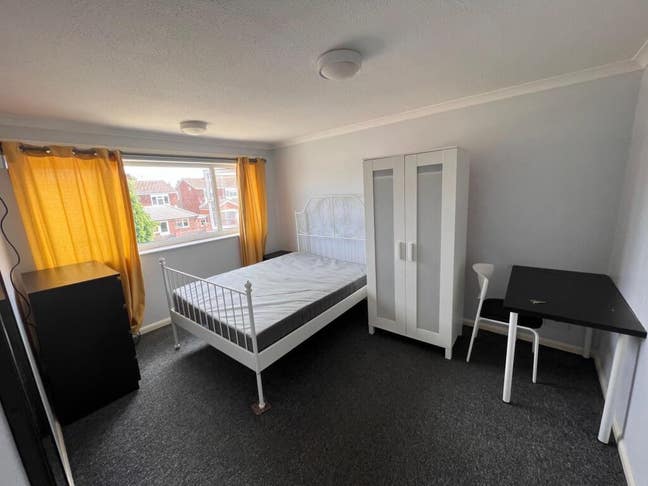 Furnished Double Room Available in a Professional  Main Photo