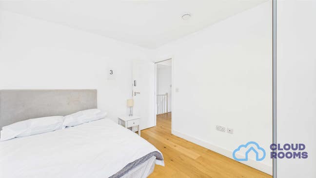 Newly Renovated Property in Farnborough Town  Main Photo