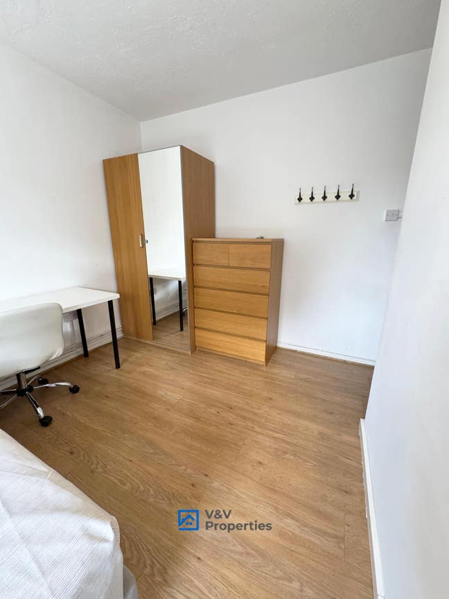 🏠 2 Rooms Available - Female Preferable Main Photo