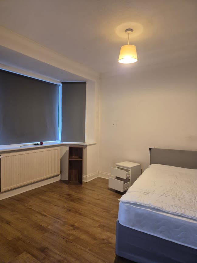 En-Suite Double Room Available – E16 Main Photo