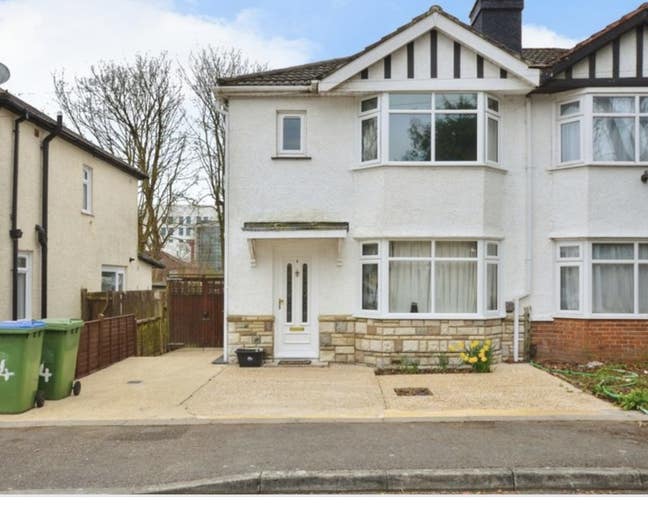 4 beds house to let Honeysuckle Road  Main Photo