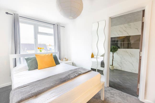 Modern, Clean, Safe, Secure Double en-suite Main Photo
