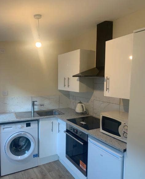 Modern Large Studio Flat All Bills included Main Photo
