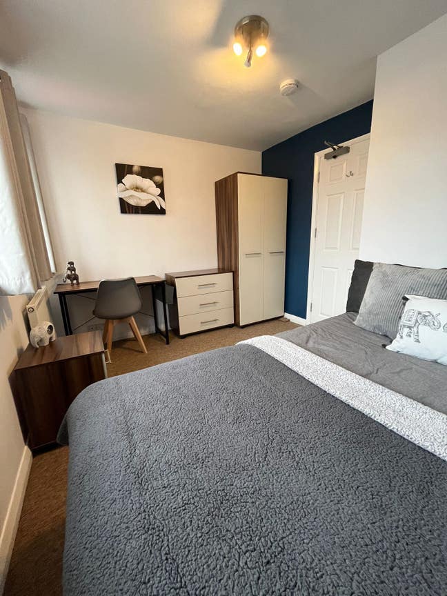 🍁Great house share with young professionals🍁 Main Photo