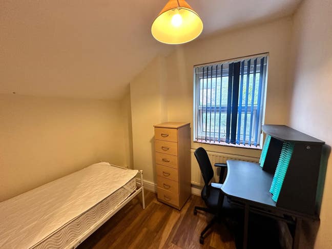 City Centre Location, Just a Few Minutes Walk. Main Photo
