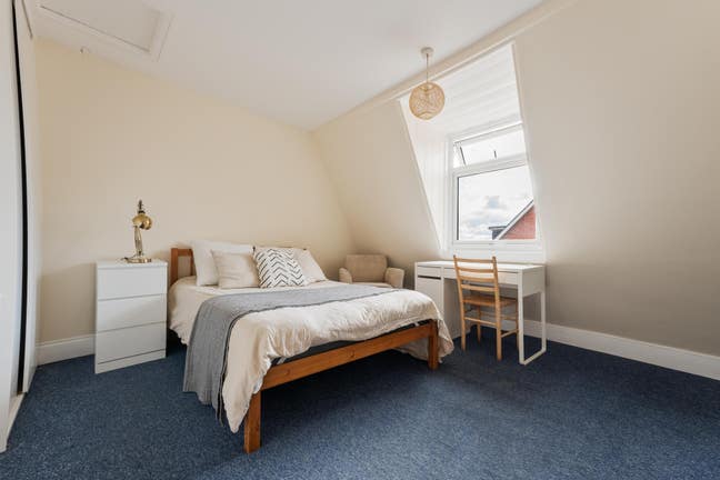 Room 3 and 4, 40 Clifton Road  Main Photo