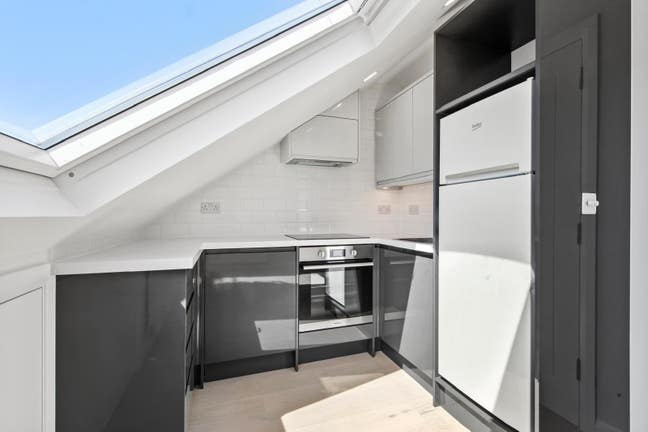 Well-lit and located 1 bed Main Photo