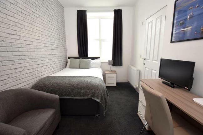 The Crystal Palace Hotel- Modern Town Centre Rooms Main Photo