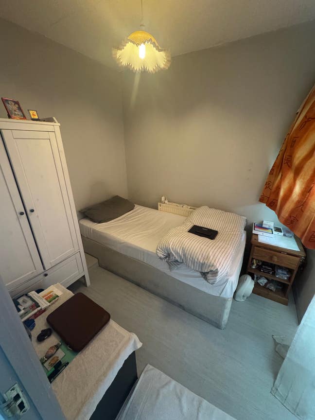 Bright Single Room in  CB4 Main Photo