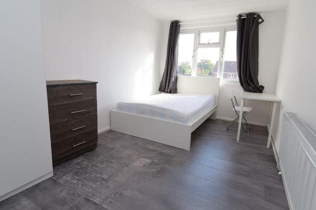 Cheapest Room 15 Min from Stratford!  Main Photo