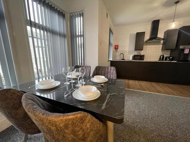 Modern and Cozy Flat In a prime Blackpool Location Main Photo