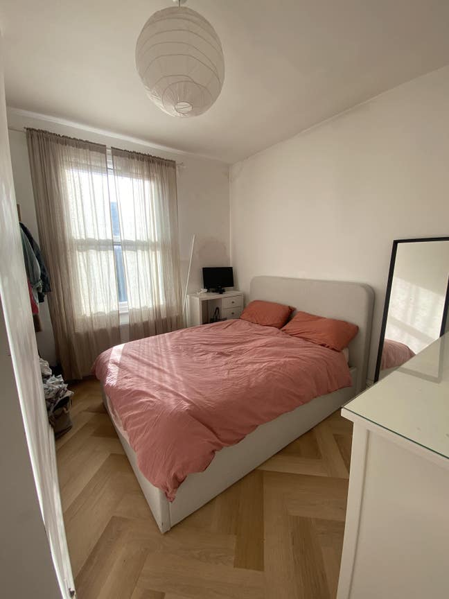 Walthamstow 2 bed flat Main Photo