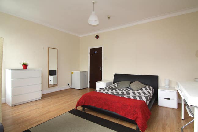  Spacious Double Room Available in Turnpike Lane Main Photo