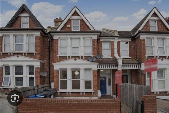 Whole flat available all bills included  Main Photo