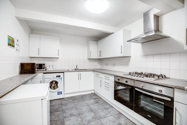 6 Luxury Rooms Available - No Deposit Main Photo
