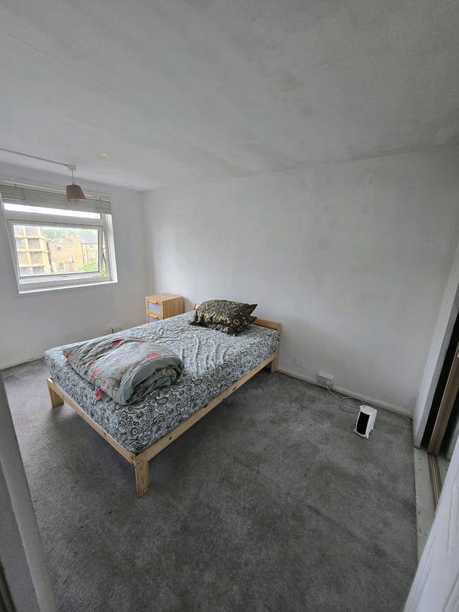 1 Double Room in 4 Bedroom Flat  Main Photo