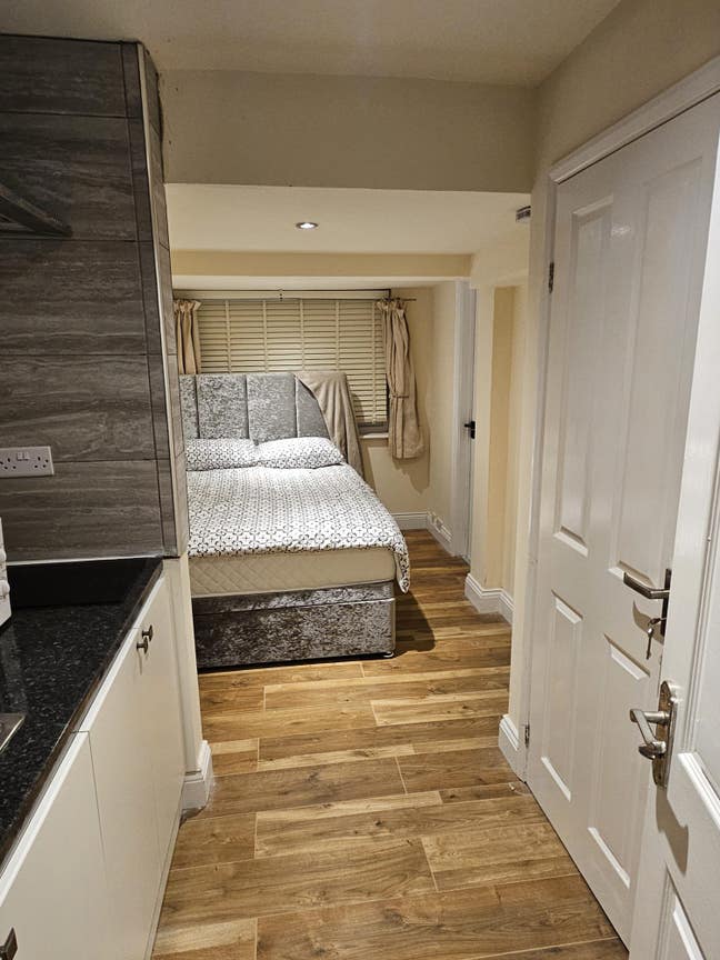 En-suite studio furnishe in windsor with all bills Main Photo