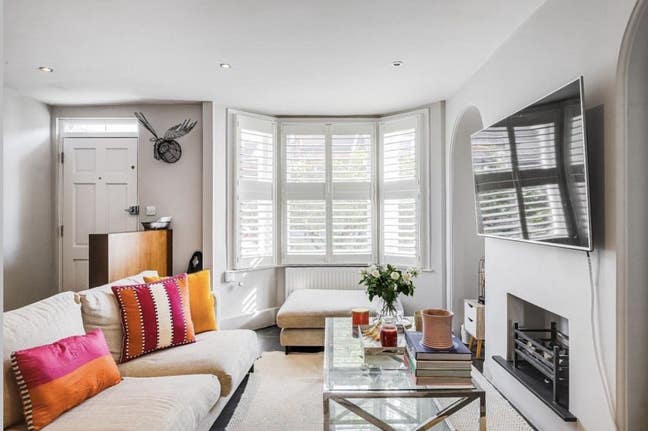 One large ensuite bedroom in Parson green Main Photo