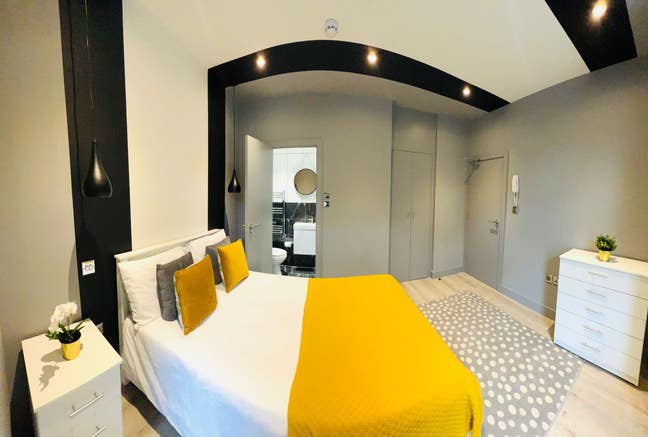 2X Ensuites Available NOW - Lambeth Main Photo